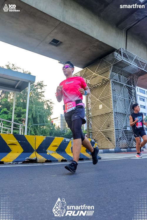 Race photo from Smartfren Run 2025 