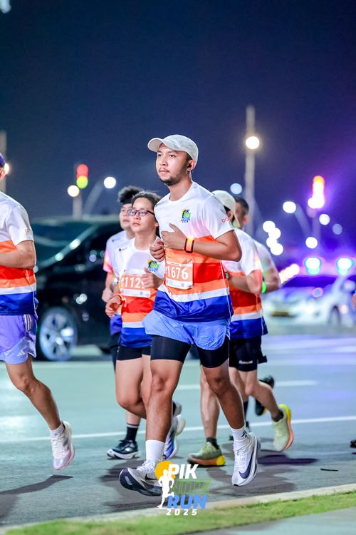 Race photo from PIK NITE RUN 2025