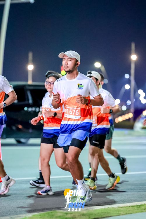 Race photo from PIK NITE RUN 2025