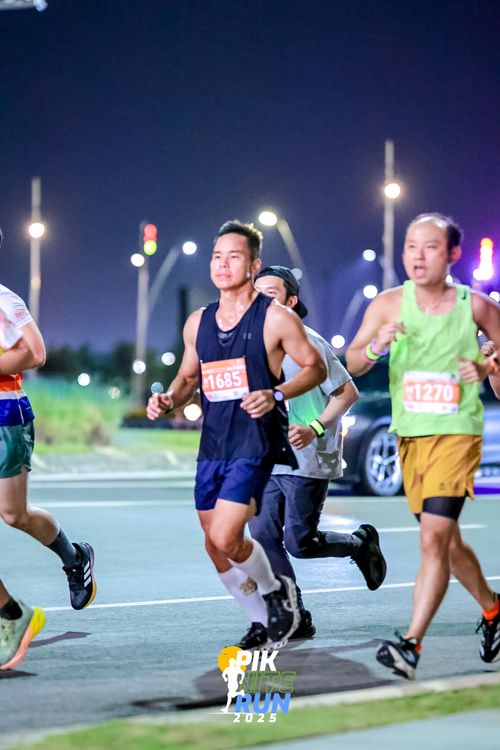 Race photo from PIK NITE RUN 2025