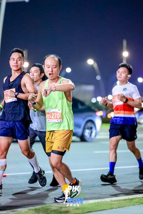Race photo from PIK NITE RUN 2025