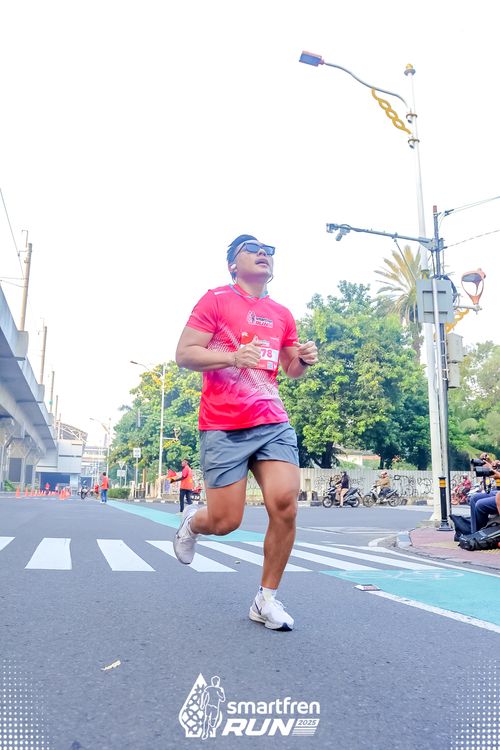 Race photo from Smartfren Run 2025 