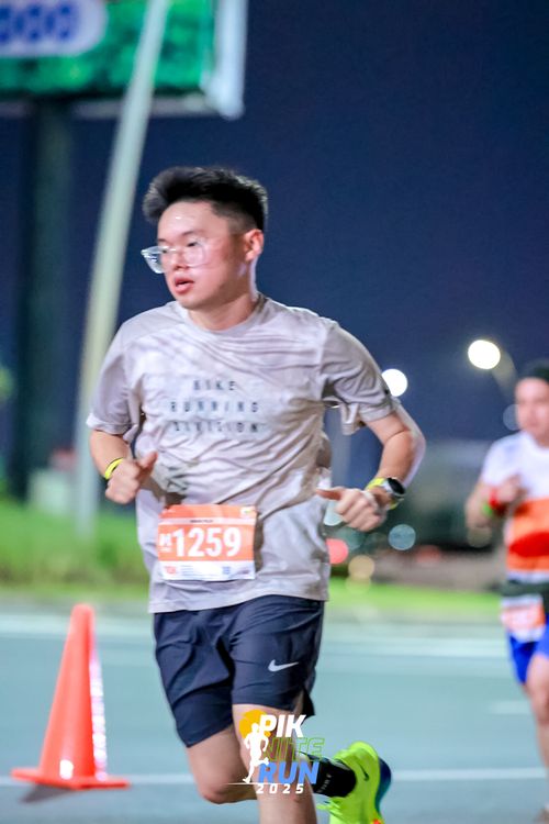 Race photo from PIK NITE RUN 2025