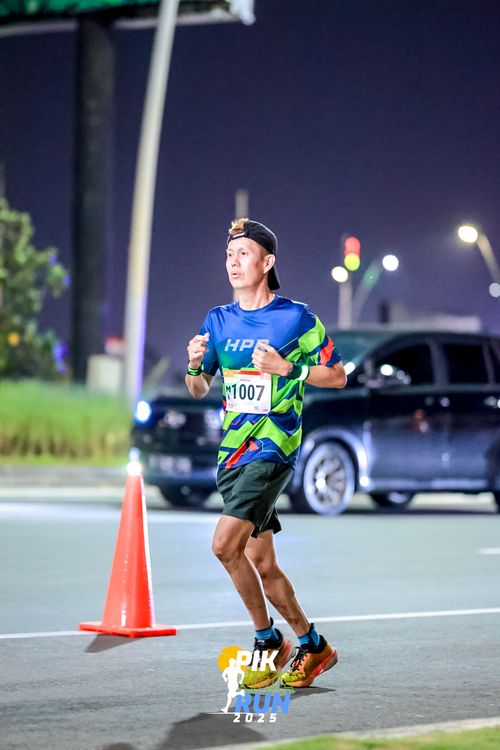 Race photo from PIK NITE RUN 2025