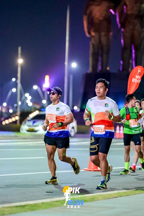 Race photo from PIK NITE RUN 2025