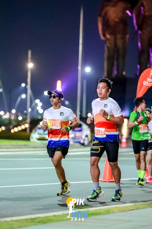 Race photo from PIK NITE RUN 2025