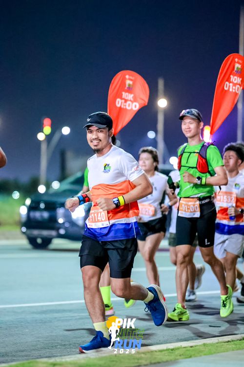 Race photo from PIK NITE RUN 2025