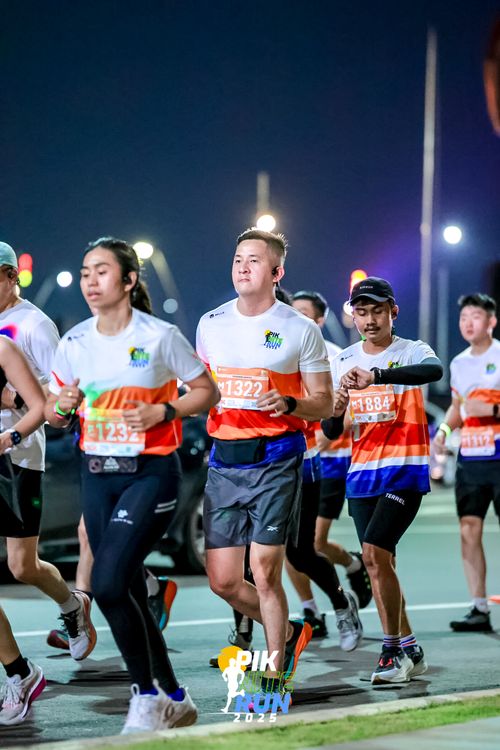 Race photo from PIK NITE RUN 2025