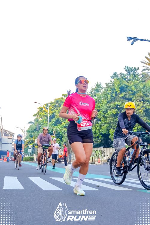 Race photo from Smartfren Run 2025 