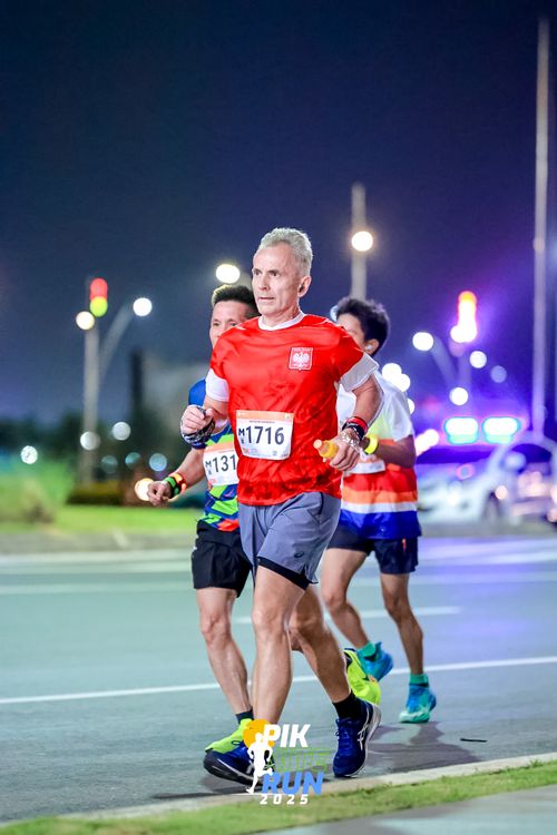 Race photo from PIK NITE RUN 2025