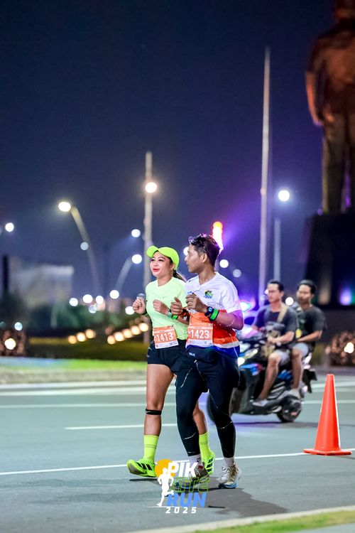 Race photo from PIK NITE RUN 2025