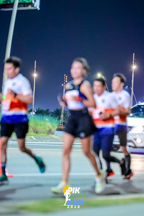 Race photo from PIK NITE RUN 2025