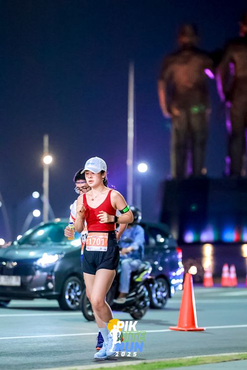 Race photo from PIK NITE RUN 2025