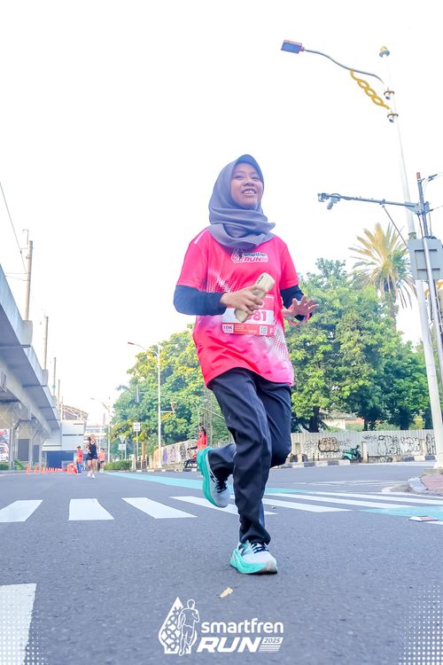 Race photo from Smartfren Run 2025 