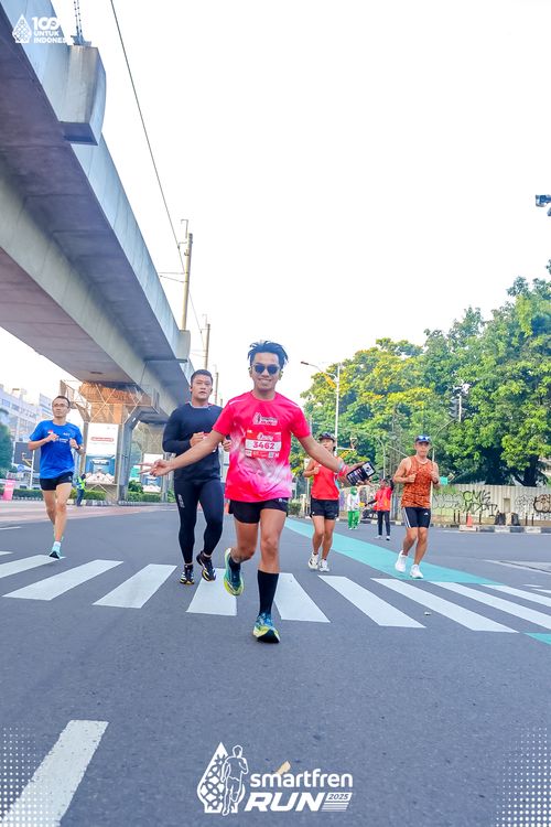 Race photo from Smartfren Run 2025 