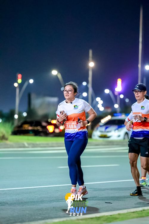 Race photo from PIK NITE RUN 2025