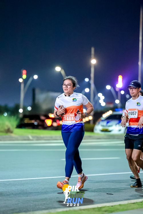 Race photo from PIK NITE RUN 2025