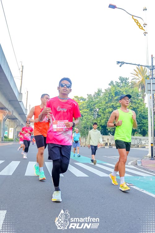 Race photo from Smartfren Run 2025 