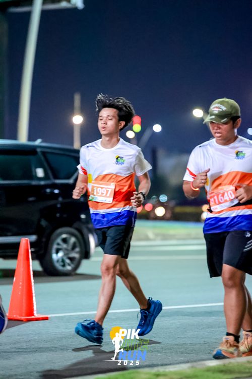 Race photo from PIK NITE RUN 2025