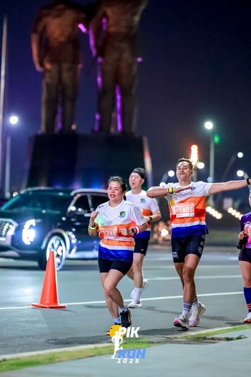 Race photo from PIK NITE RUN 2025