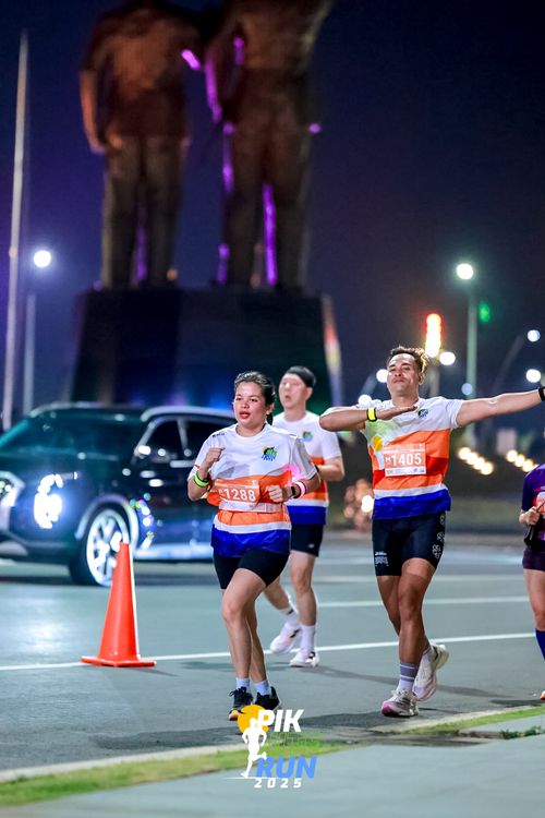 Race photo from PIK NITE RUN 2025