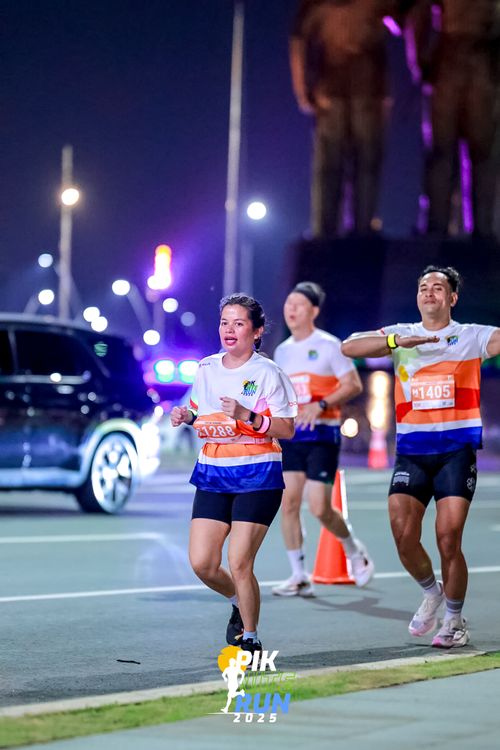Race photo from PIK NITE RUN 2025