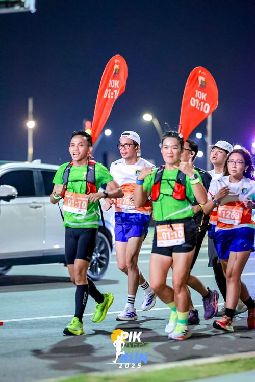 Race photo from PIK NITE RUN 2025