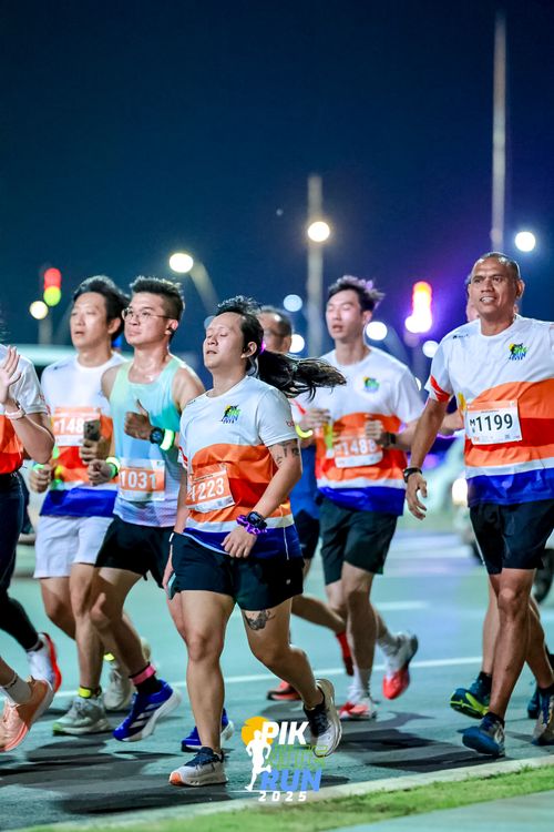 Race photo from PIK NITE RUN 2025