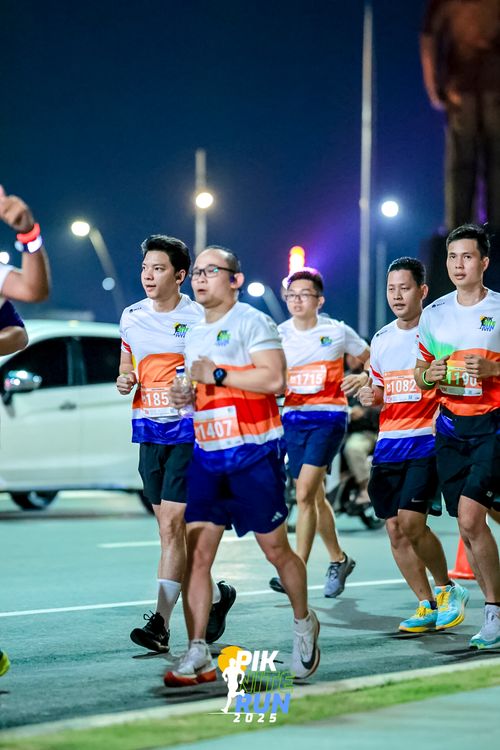 Race photo from PIK NITE RUN 2025
