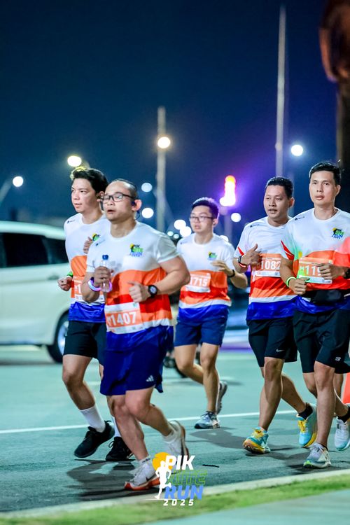 Race photo from PIK NITE RUN 2025