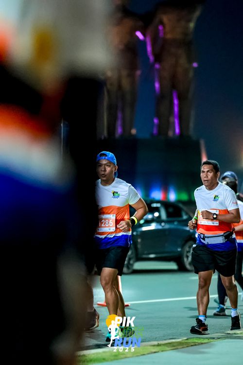 Race photo from PIK NITE RUN 2025