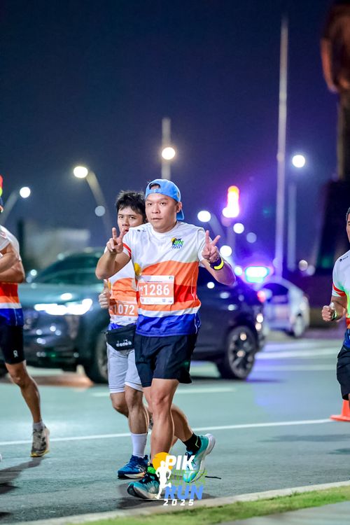 Race photo from PIK NITE RUN 2025