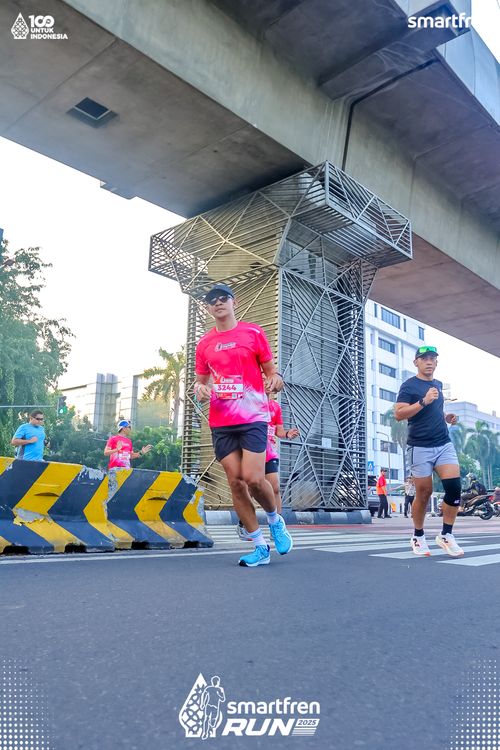 Race photo from Smartfren Run 2025 