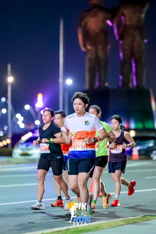 Race photo from PIK NITE RUN 2025