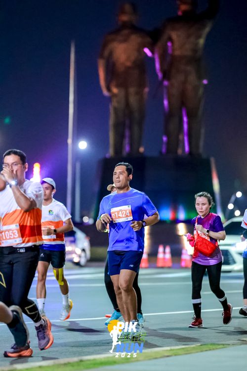 Race photo from PIK NITE RUN 2025