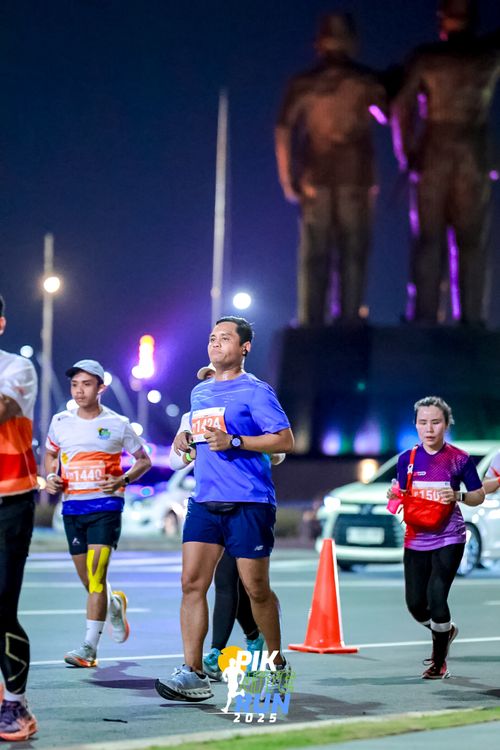 Race photo from PIK NITE RUN 2025