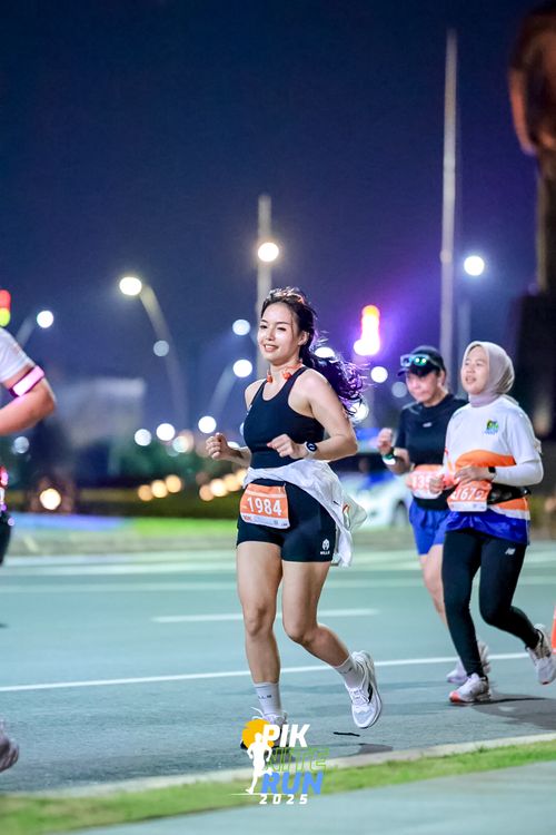 Race photo from PIK NITE RUN 2025