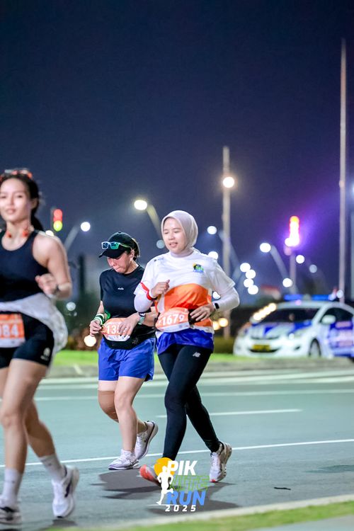 Race photo from PIK NITE RUN 2025