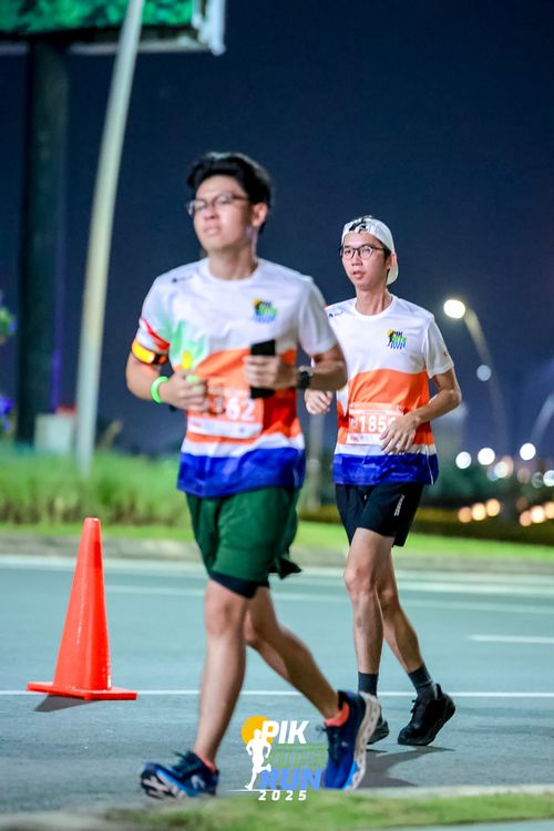 Race photo from PIK NITE RUN 2025