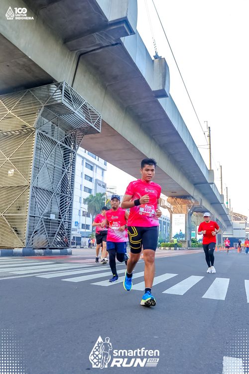 Race photo from Smartfren Run 2025 