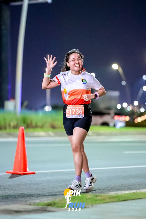 Race photo from PIK NITE RUN 2025