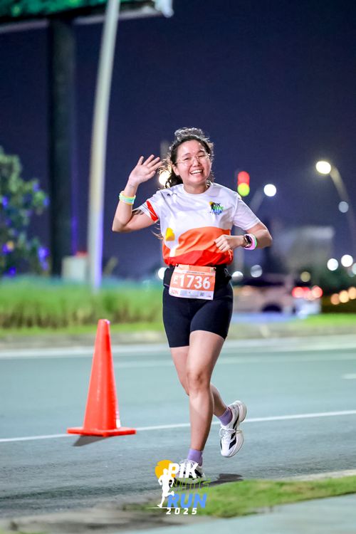 Race photo from PIK NITE RUN 2025