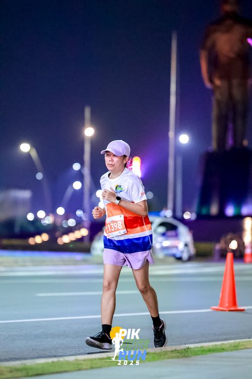 Race photo from PIK NITE RUN 2025