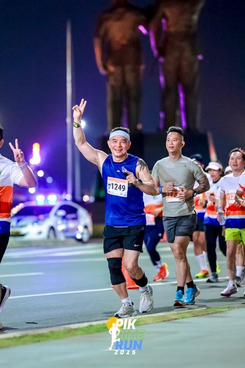 Race photo from PIK NITE RUN 2025