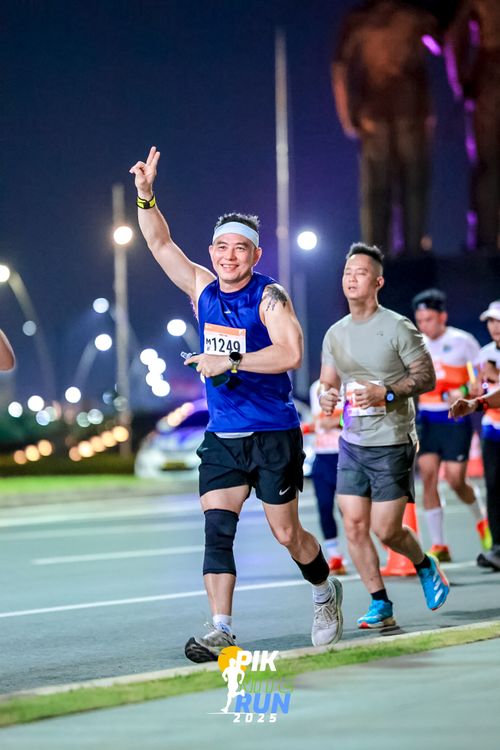 Race photo from PIK NITE RUN 2025
