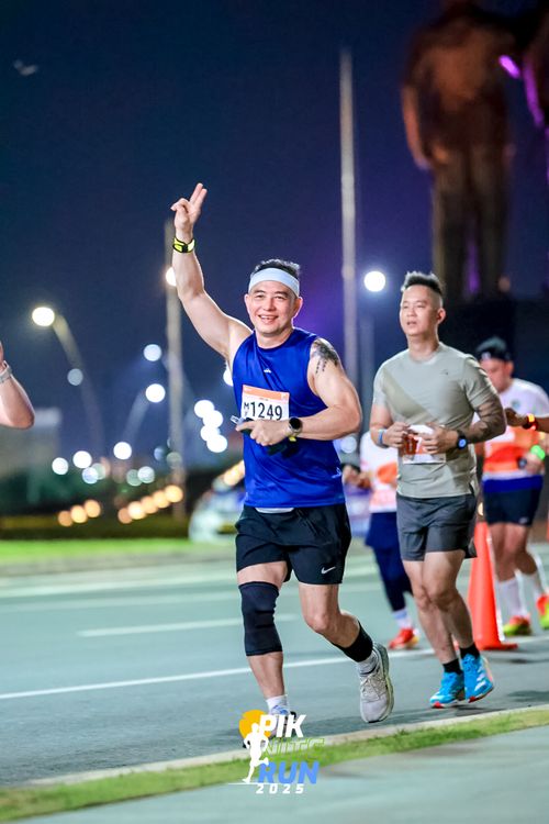 Race photo from PIK NITE RUN 2025