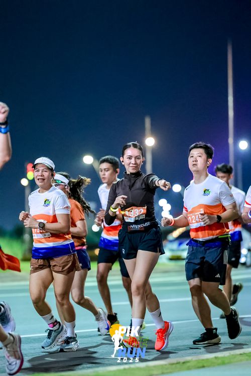 Race photo from PIK NITE RUN 2025