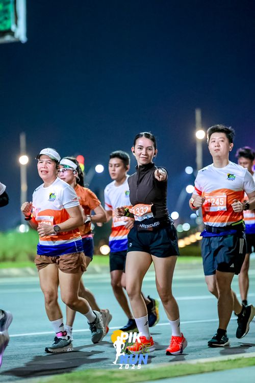 Race photo from PIK NITE RUN 2025