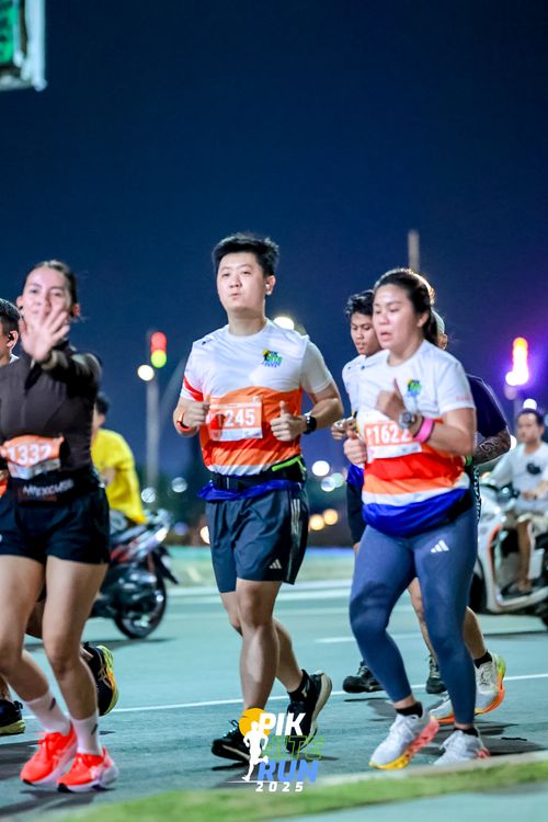 Race photo from PIK NITE RUN 2025