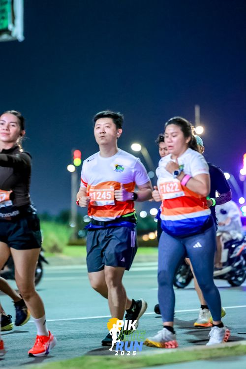 Race photo from PIK NITE RUN 2025